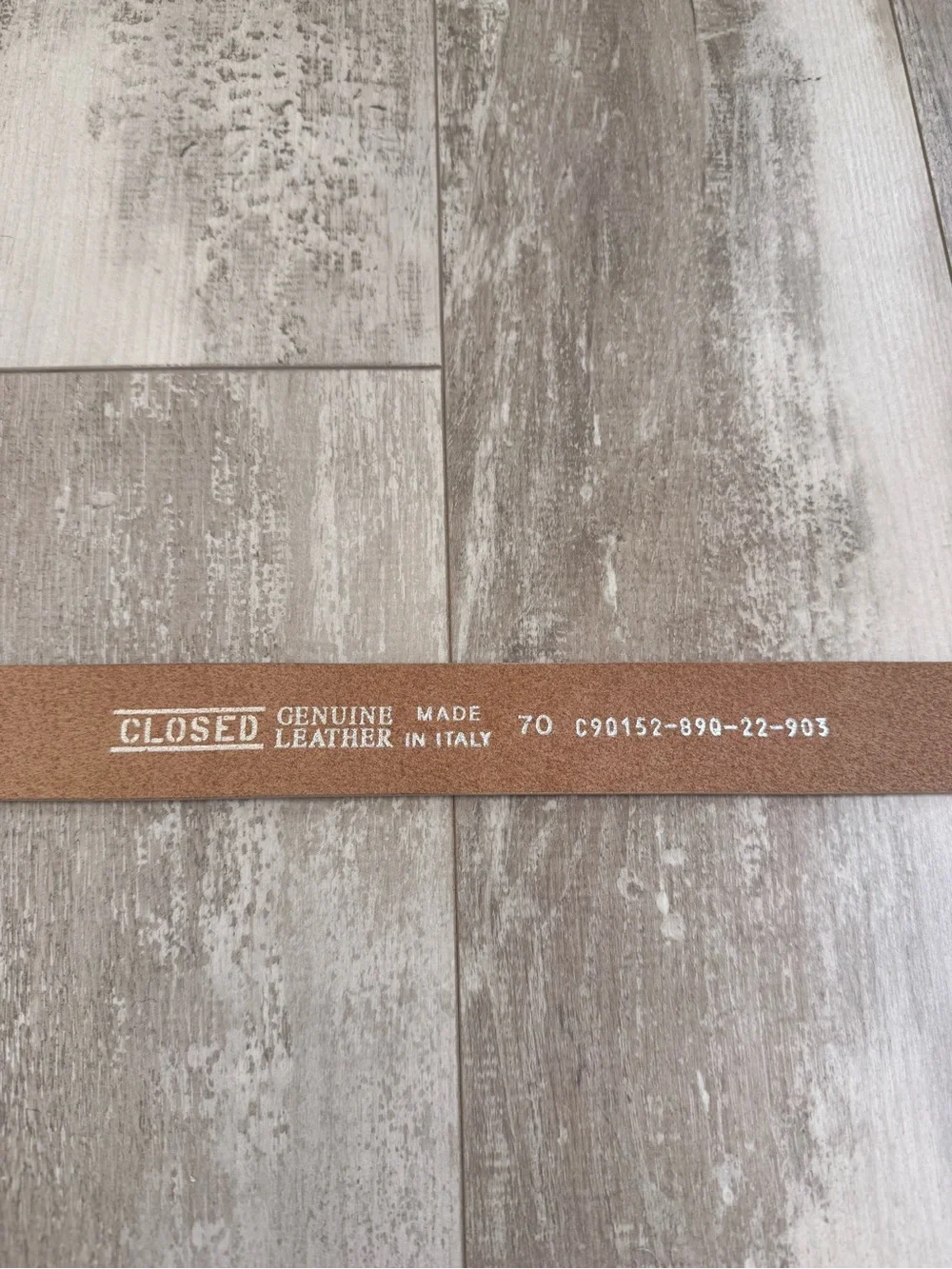 Closed soft beige
